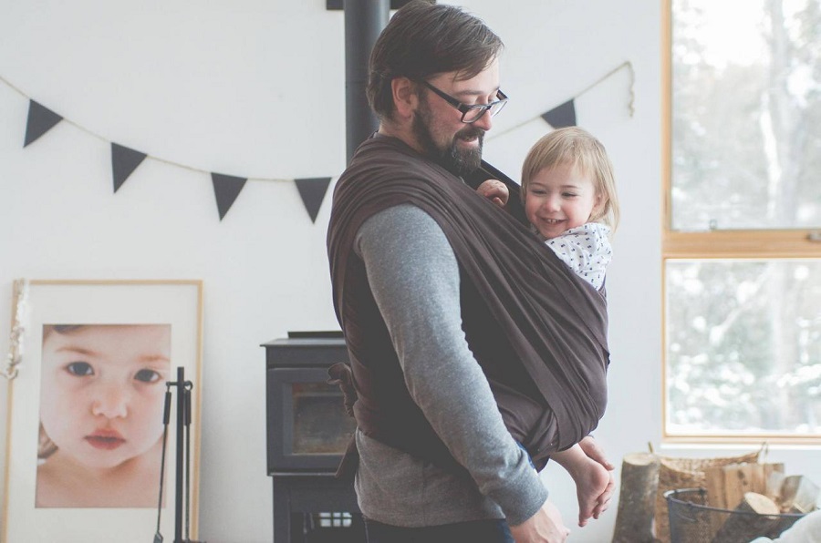 Porte-poupon…ou comment convertir nos enfants au portage