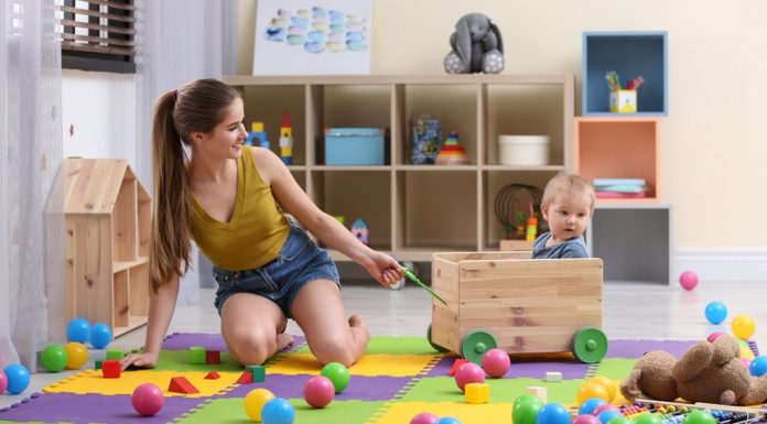 Quel est le prix d'une babysitter à domicile - Caf - Impots